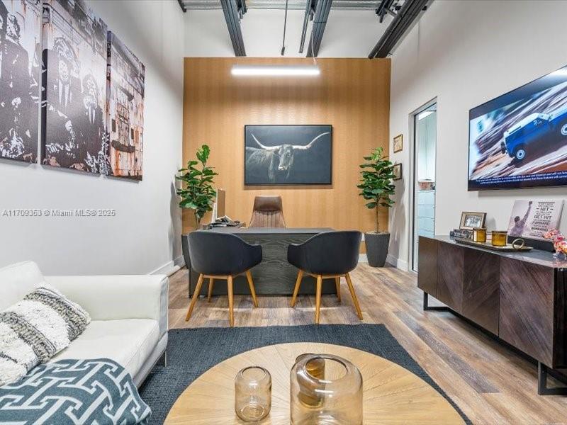 2404 Hollywood Blvd Property Photo 17