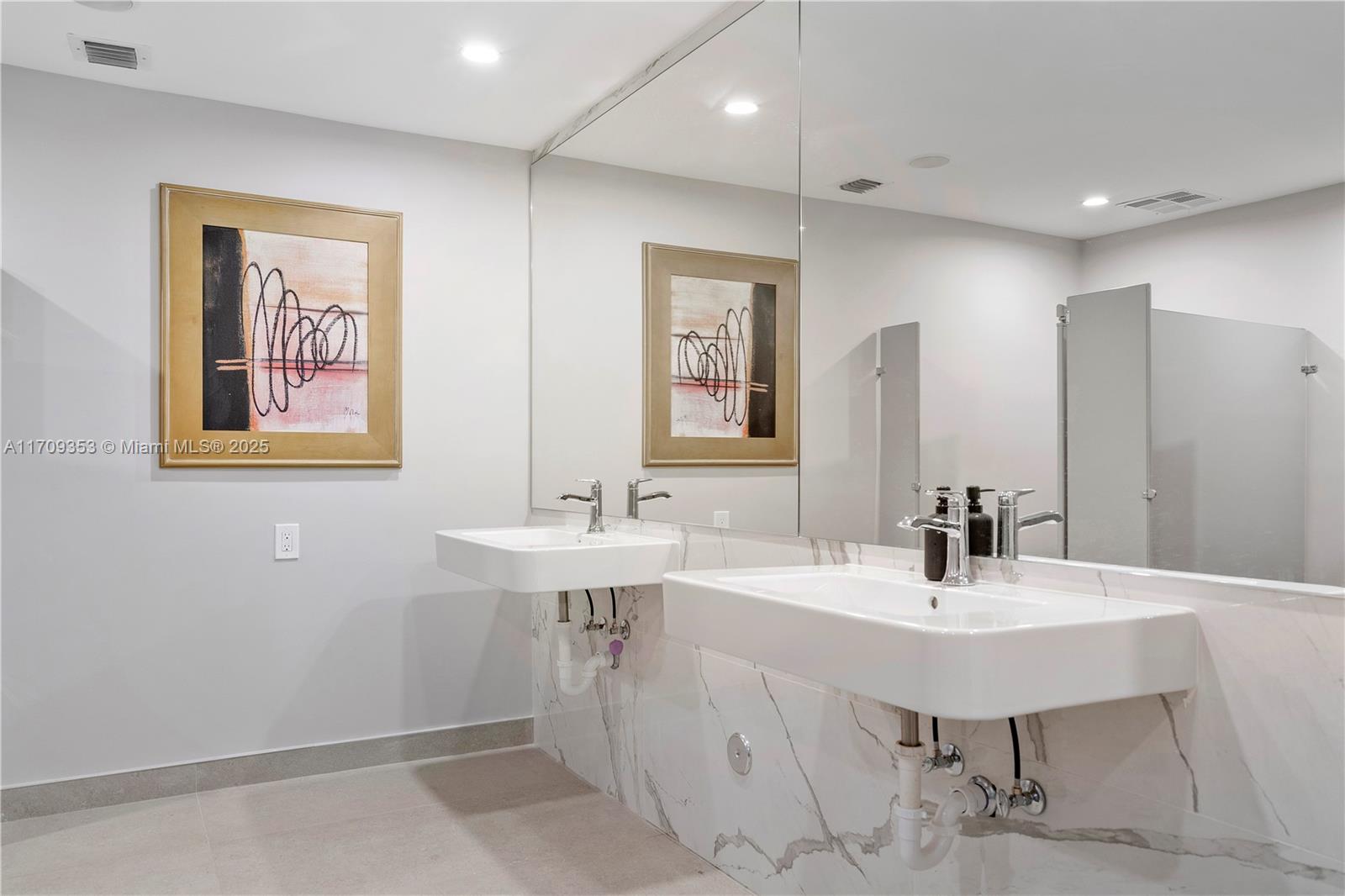 2404 Hollywood Blvd Property Photo 22