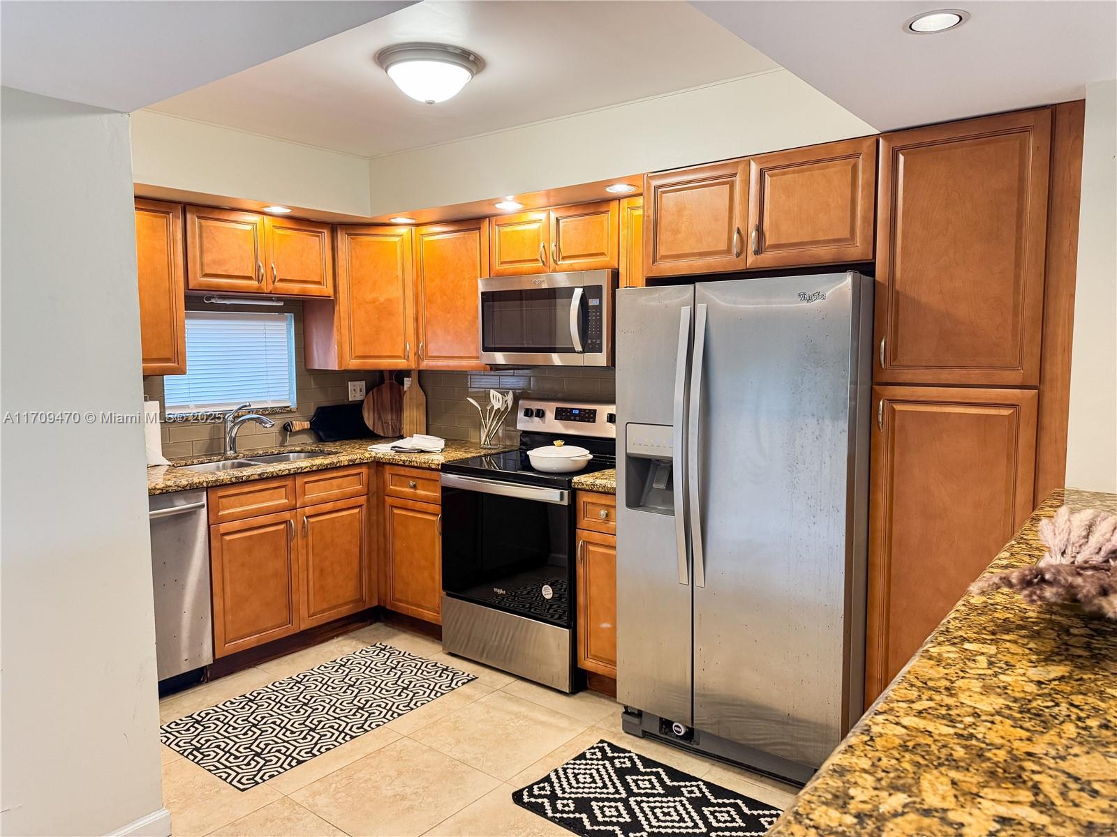 9811 N Hollybrook Lake Dr 103 Property Photo 3