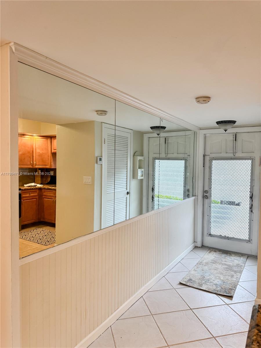 9811 N Hollybrook Lake Dr 103 Property Photo 4