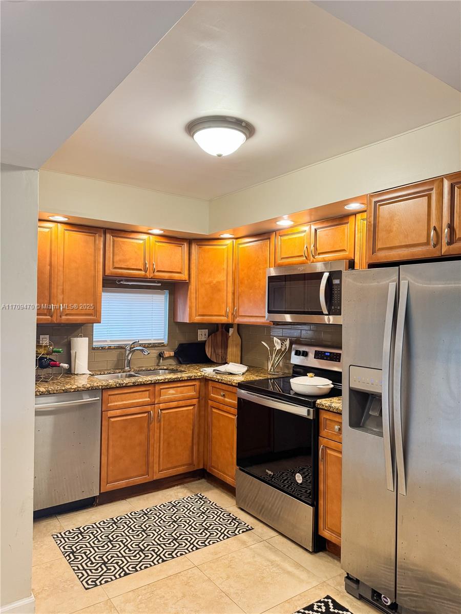 9811 N Hollybrook Lake Dr 103 Property Photo 6