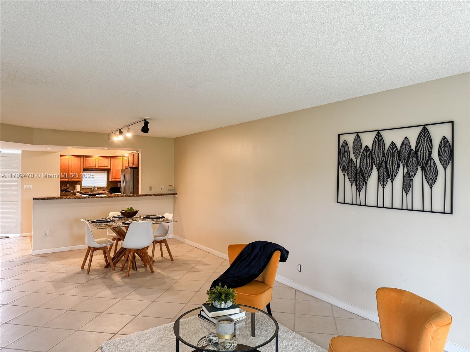 9811 N Hollybrook Lake Dr 103 Property Photo 10