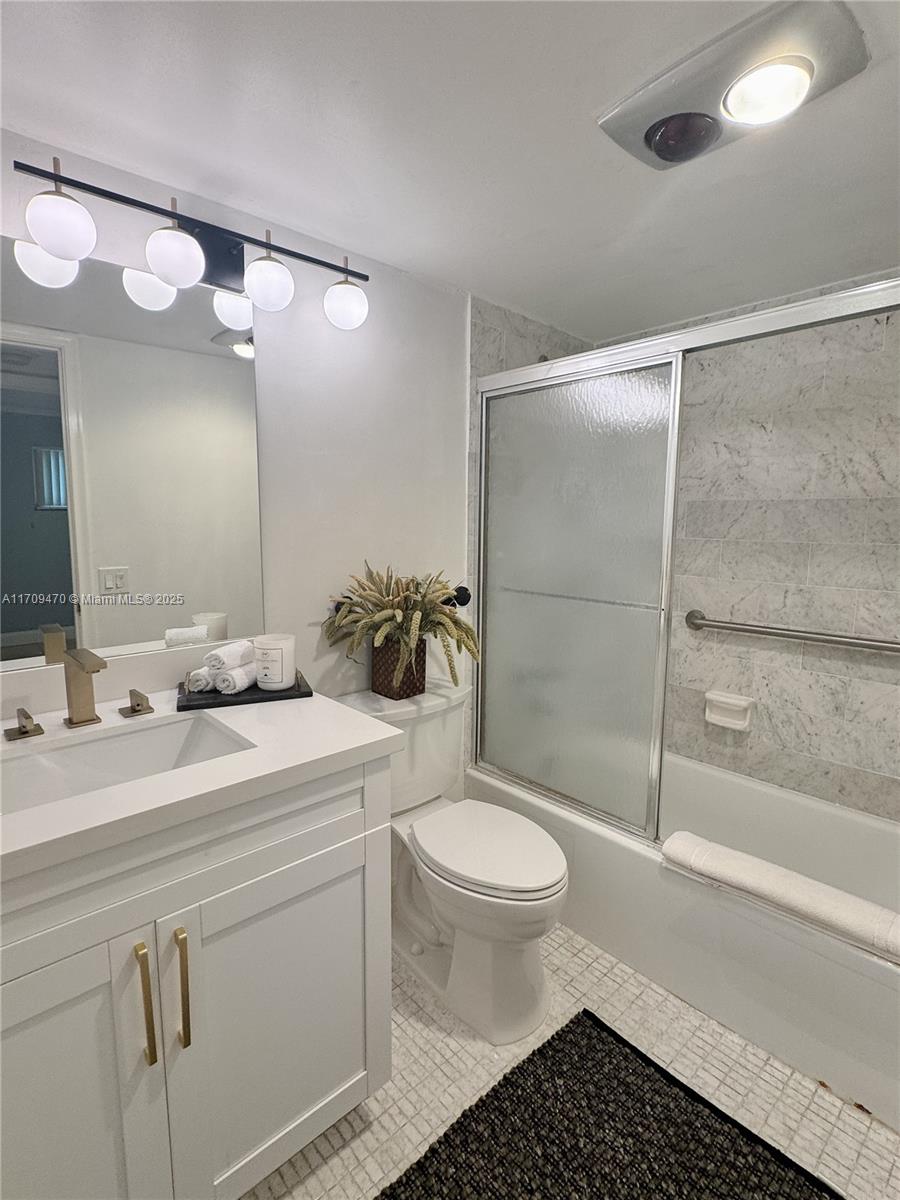 9811 N Hollybrook Lake Dr 103 Property Photo 18