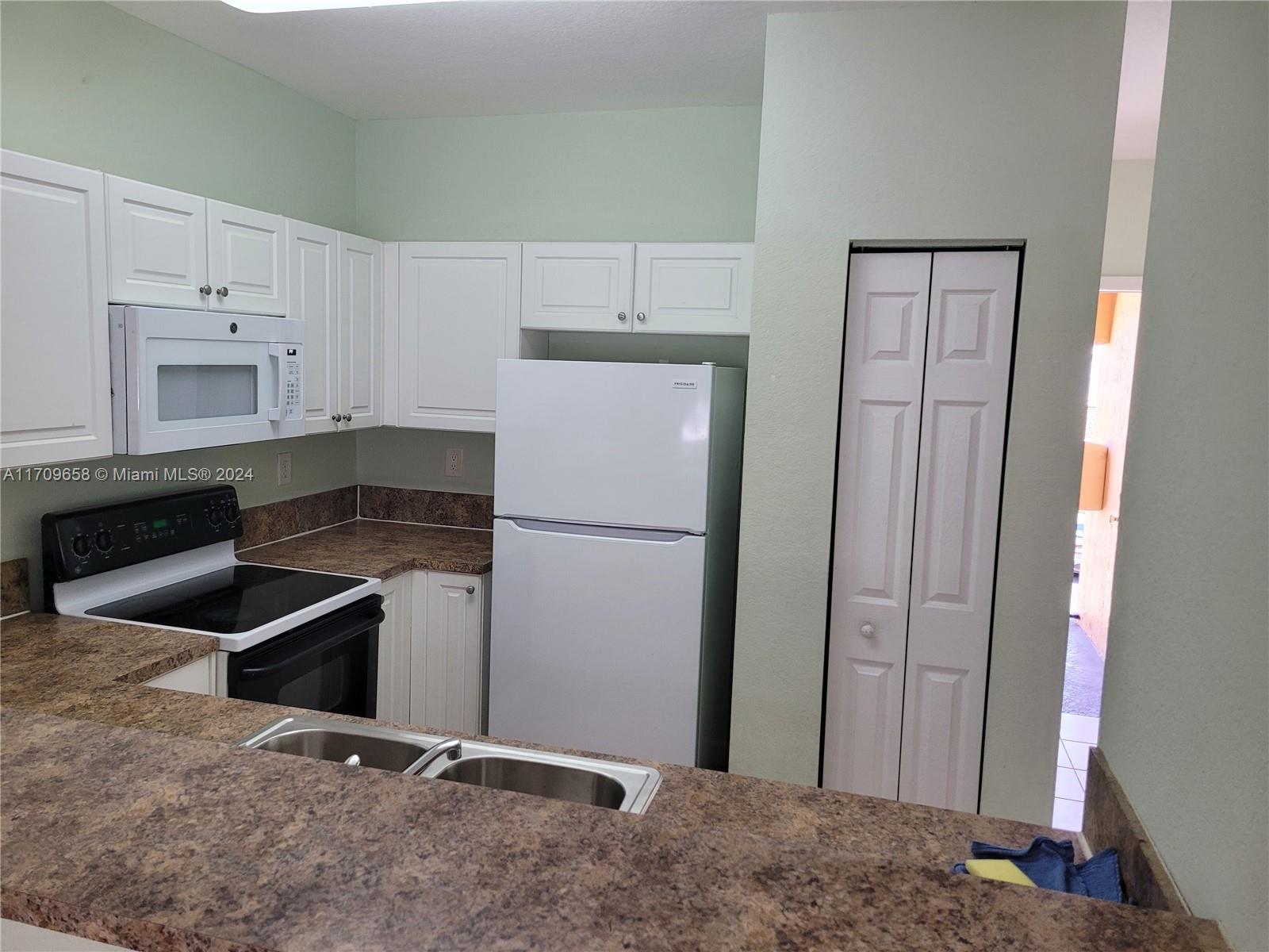 3365 Ne 14 Dr 201-16 Property Photo 5