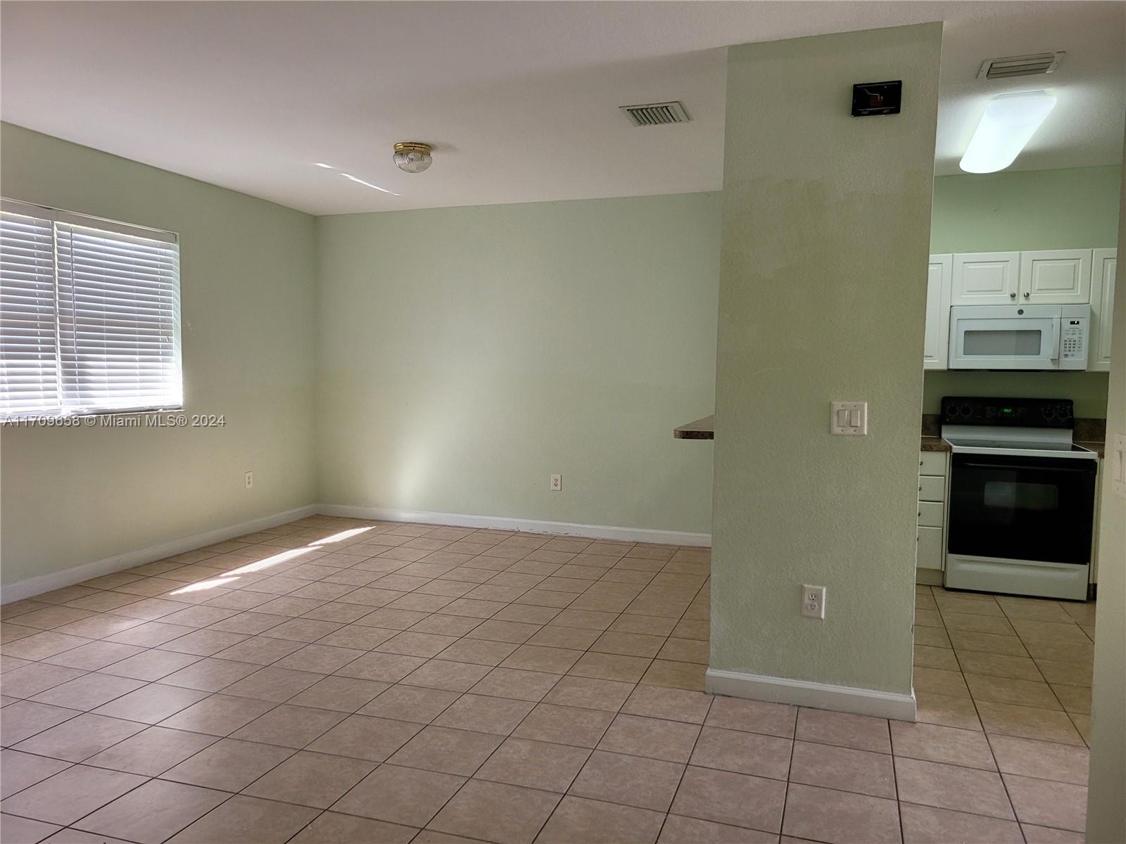 3365 Ne 14 Dr 201-16 Property Photo 6