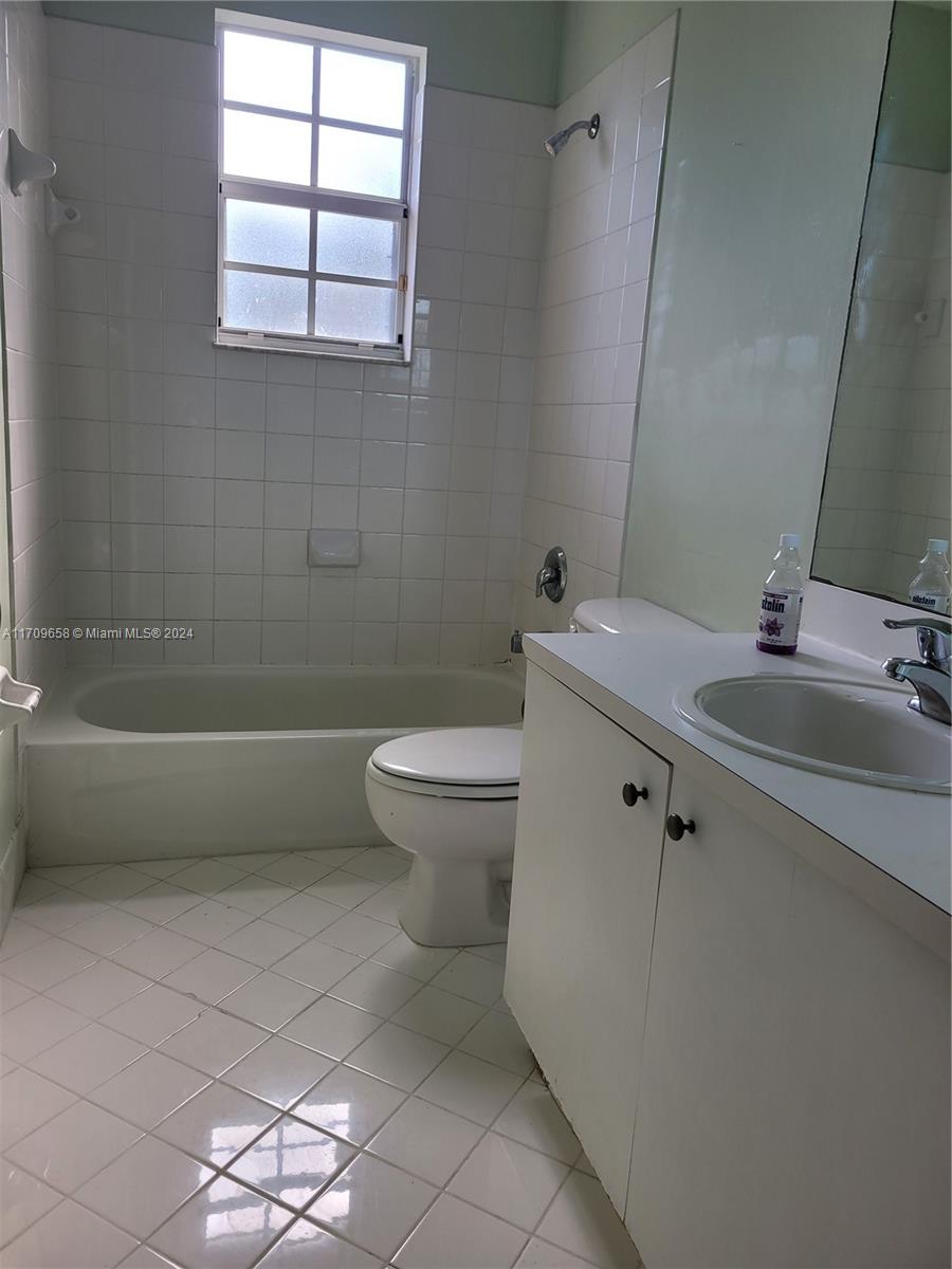 3365 Ne 14 Dr 201-16 Property Photo 12