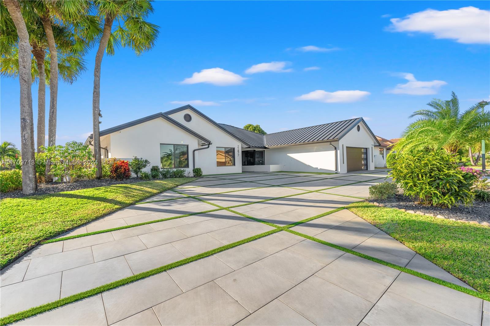 21877 Old Bridge Trl Property Photo 6