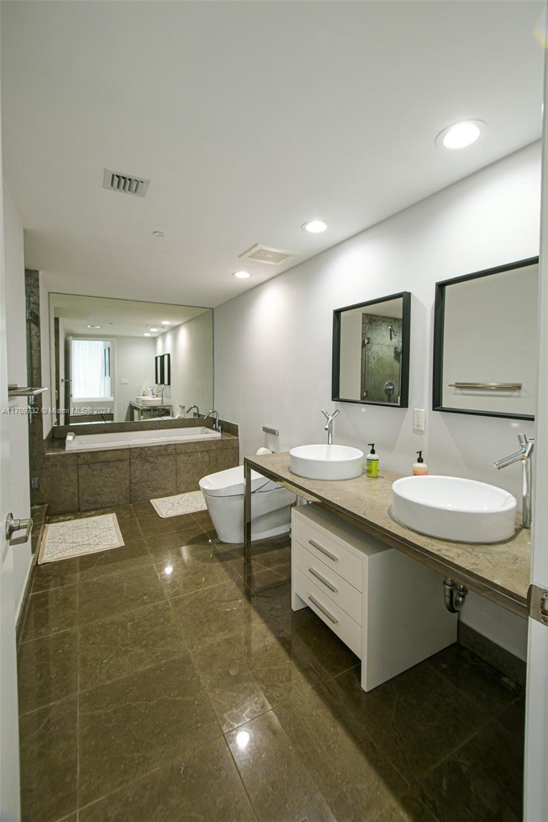 495 Brickell Ave 1902 Property Photo 8