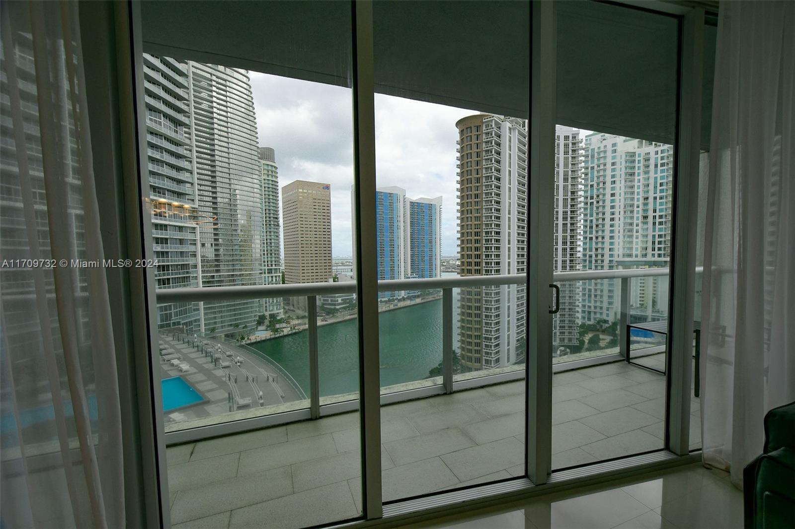 495 Brickell Ave 1902 Property Photo 11