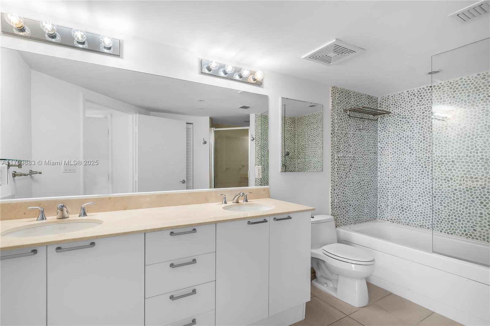 16699 Collins Ave 1610 Property Photo 10