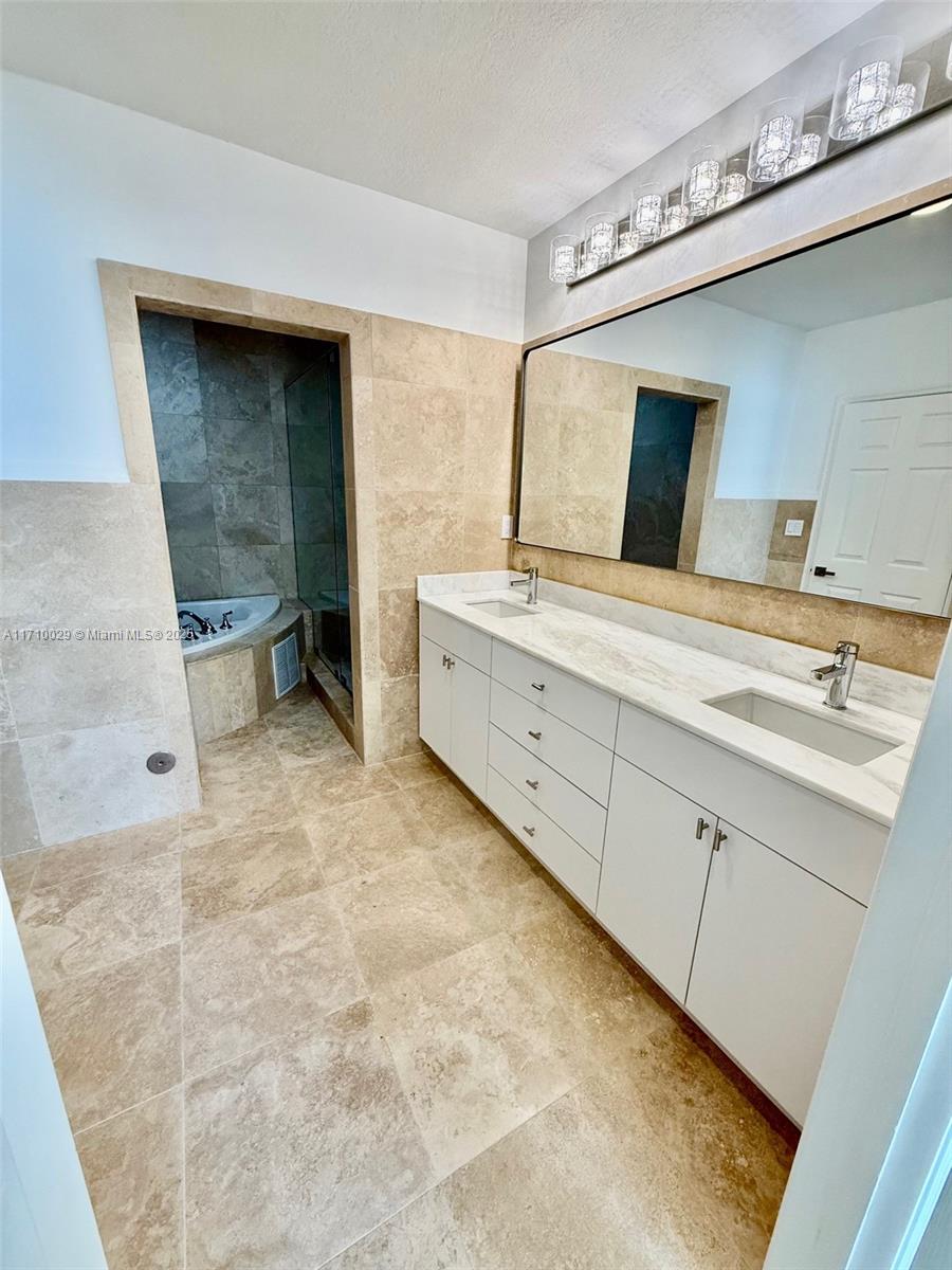 540 Perugia Ave Property Photo 22