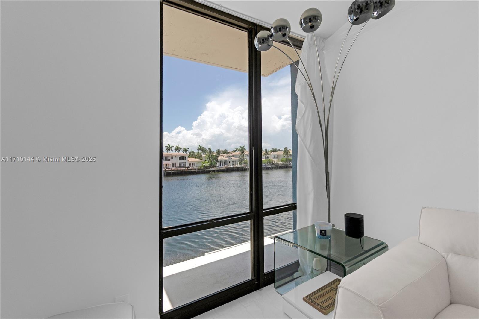 1600 S Ocean Dr 2f Property Photo 3