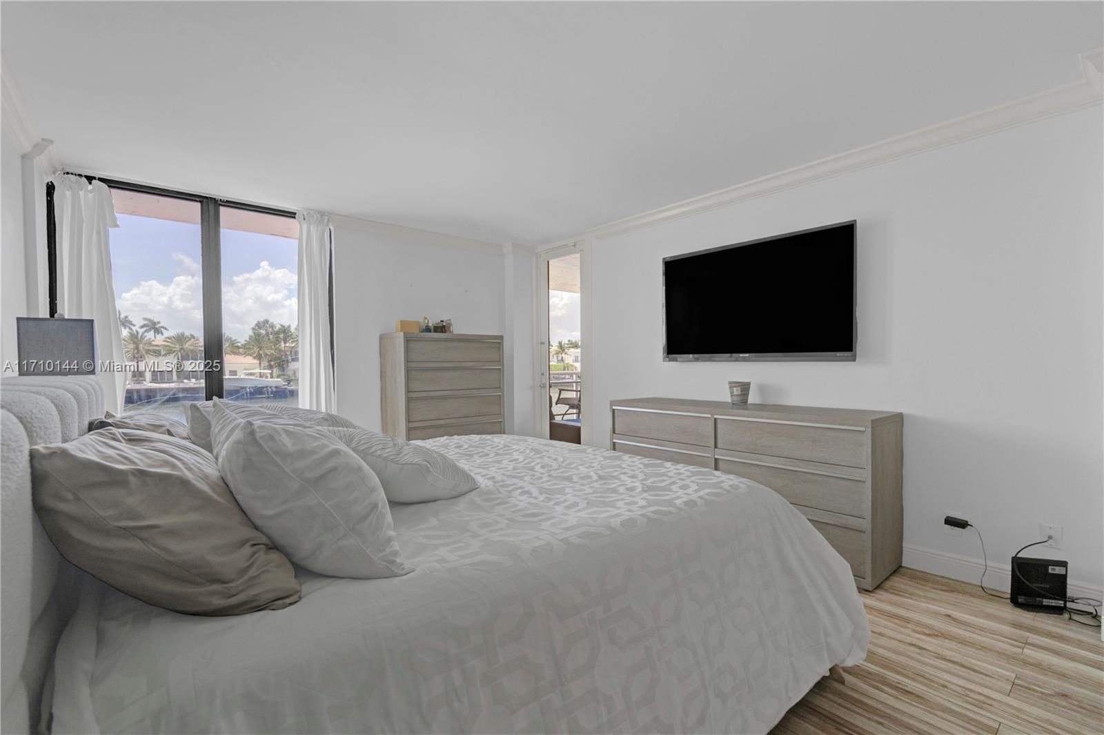 1600 S Ocean Dr 2f Property Photo 13