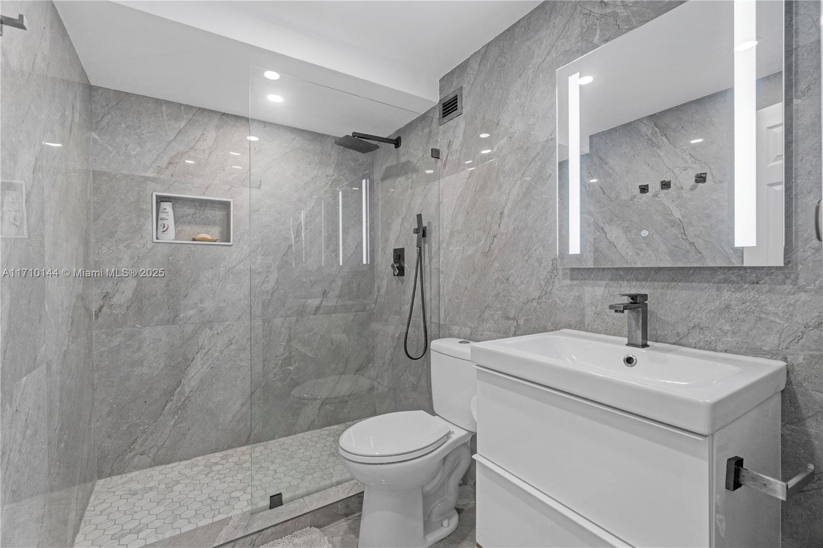 1600 S Ocean Dr 2f Property Photo 21