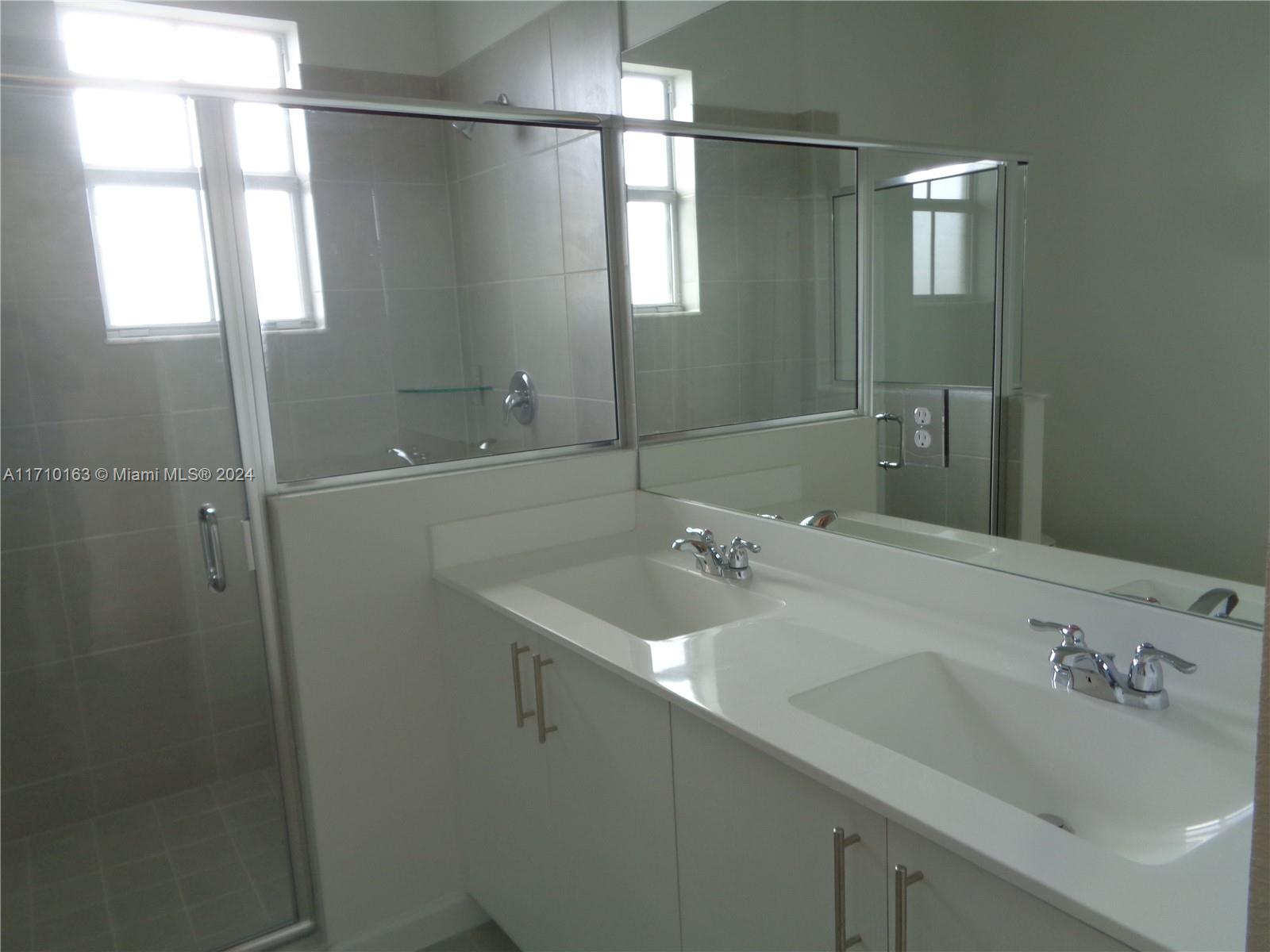 2514 Se 29 St 2514 Property Photo 33