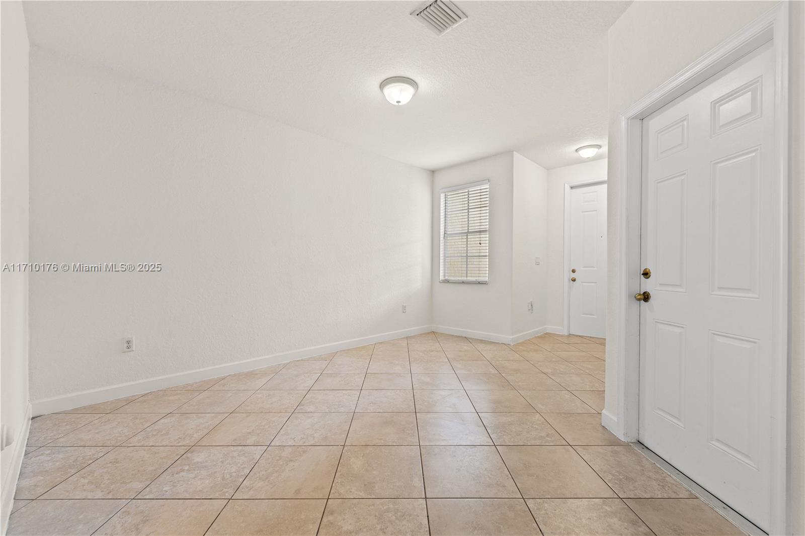 2473 Se 15th Ct Property Photo 5