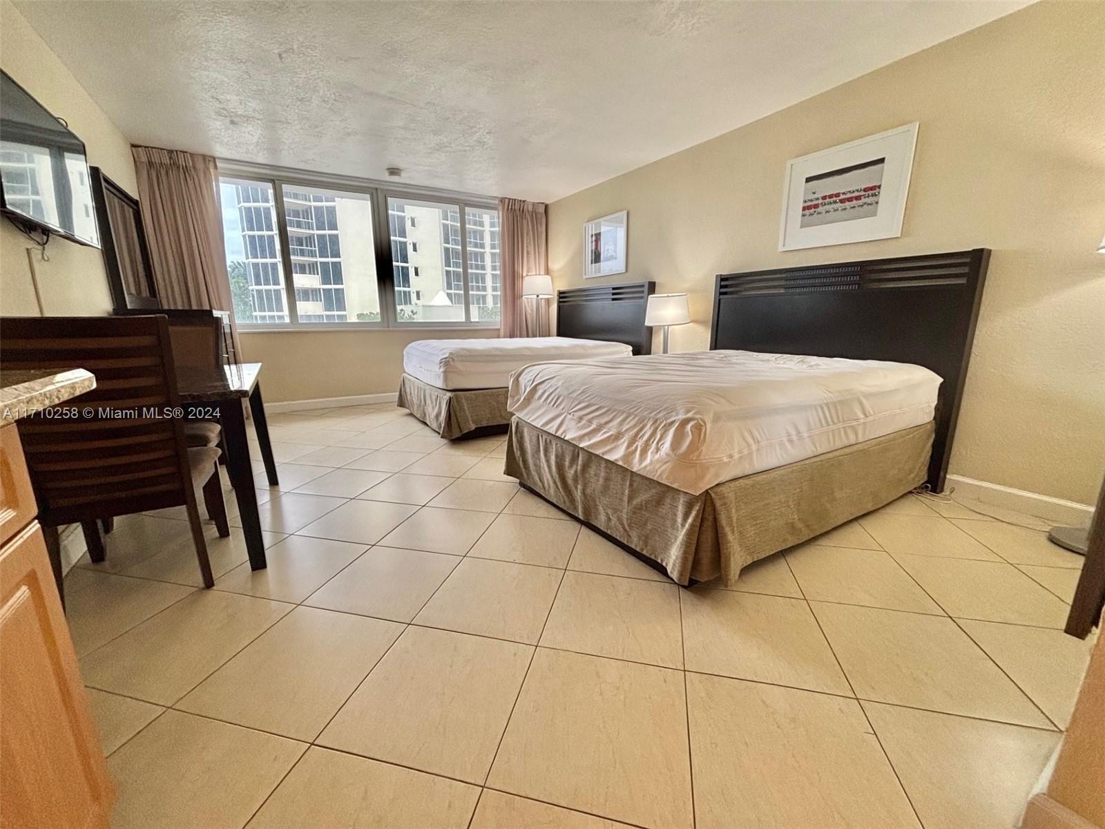 19201 Collins Ave 128 Property Photo 4
