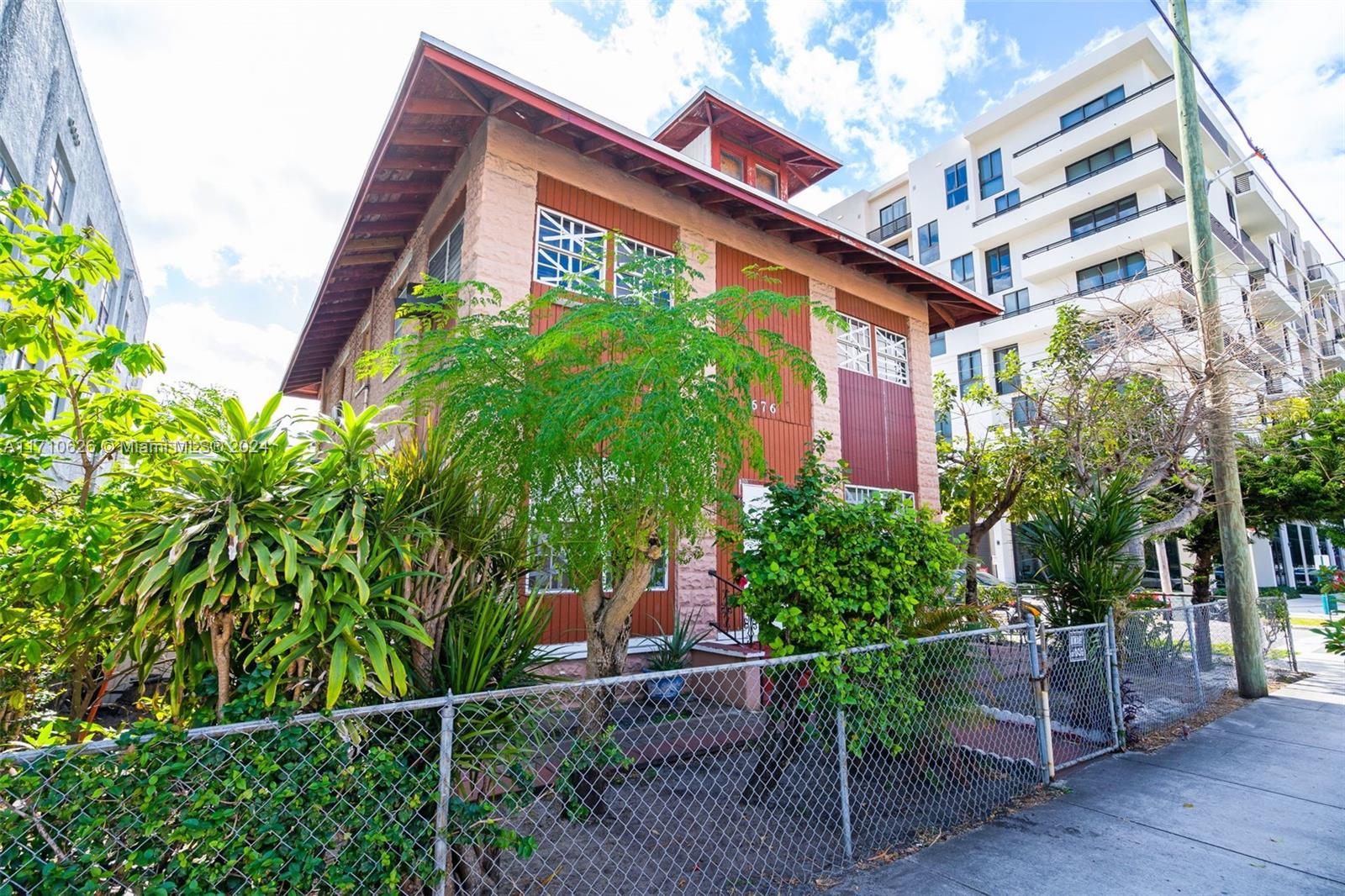 676 Sw 1st St Property Photo 12