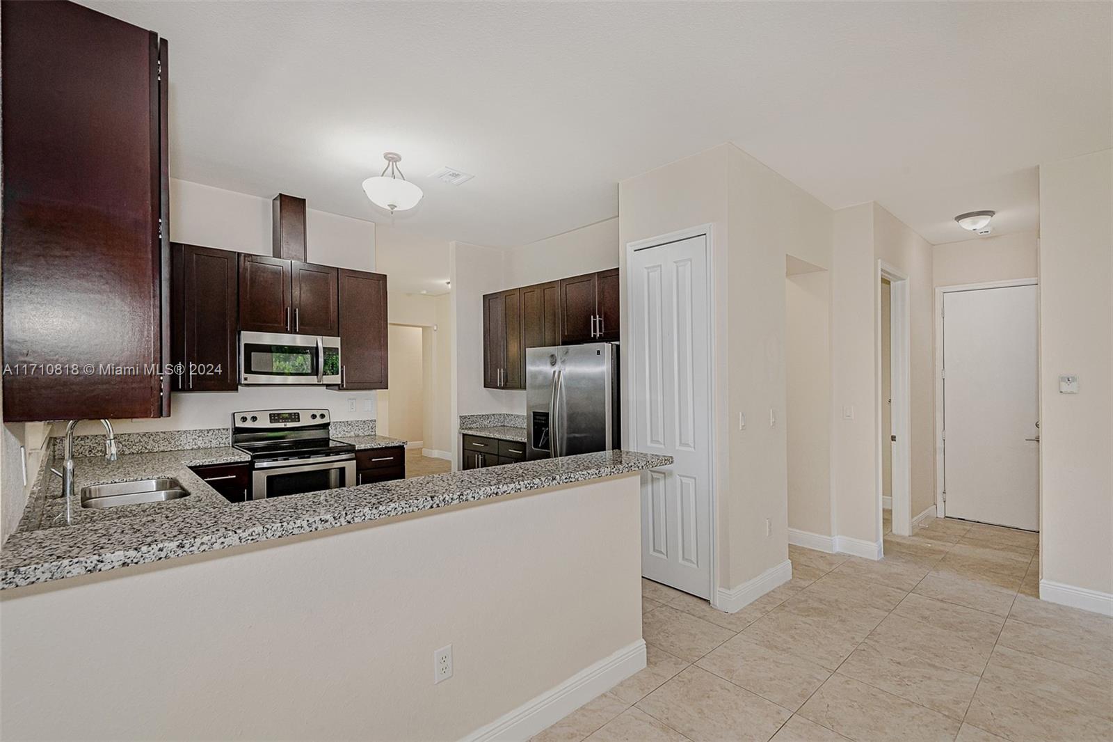 9334 Sw 173rd Ter Property Photo 3