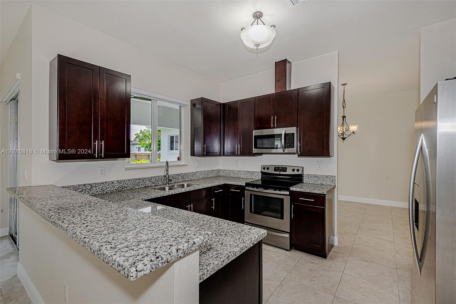 9334 Sw 173rd Ter Property Photo 4