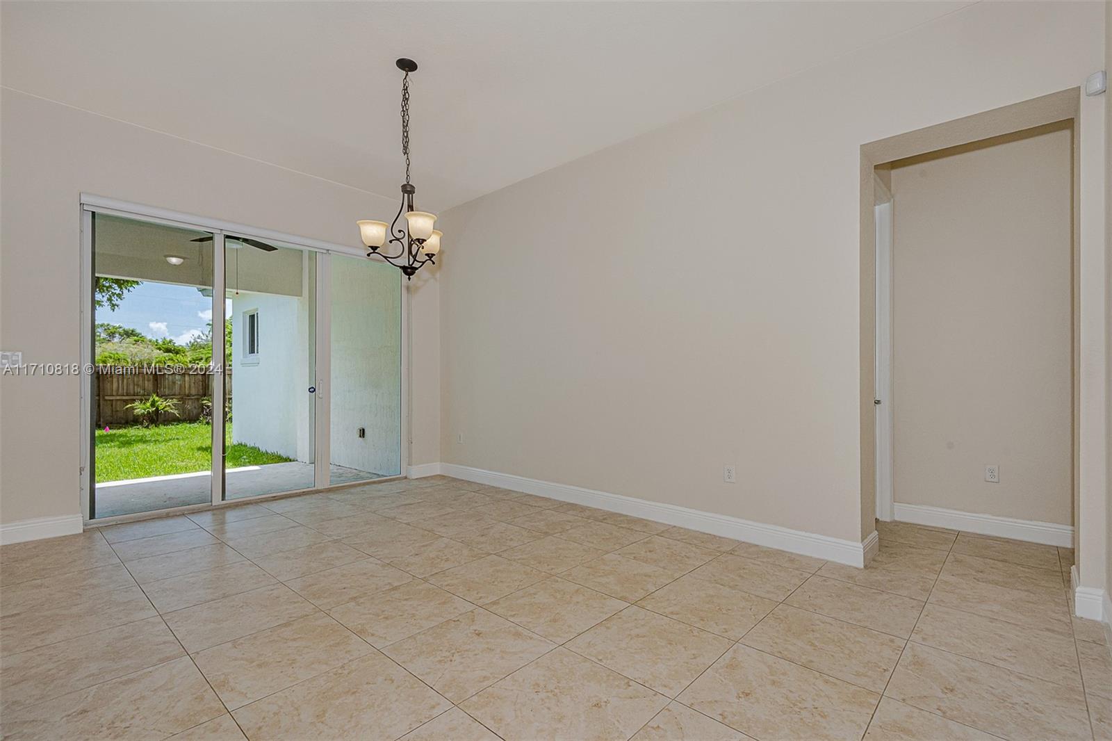 9334 Sw 173rd Ter Property Photo 6