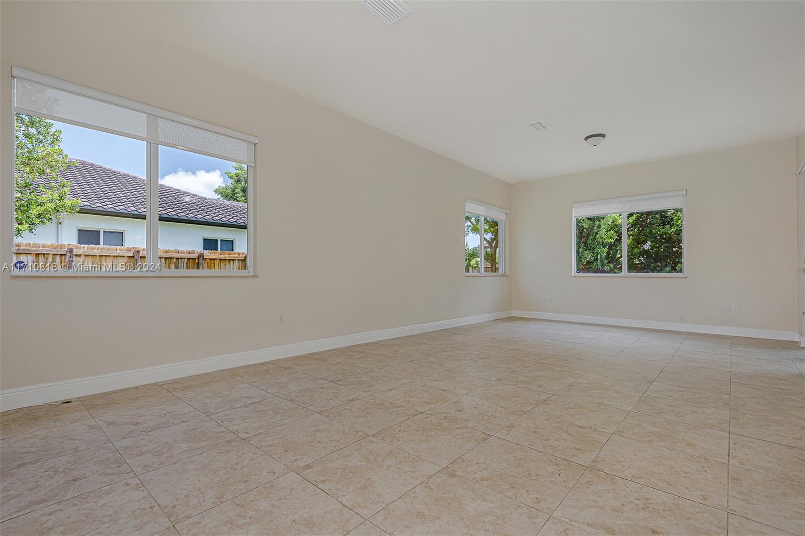9334 Sw 173rd Ter Property Photo 9