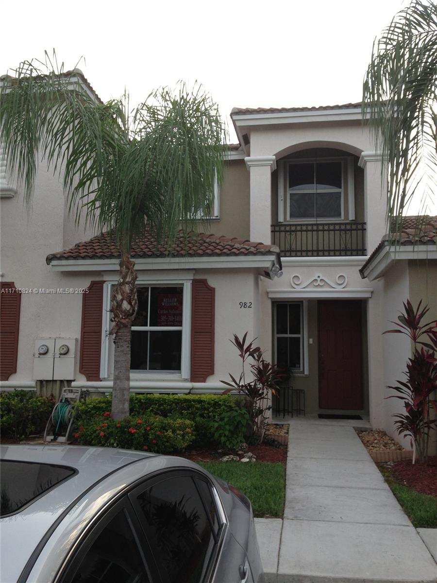 982 Ne 42nd Pl Property Photo 1