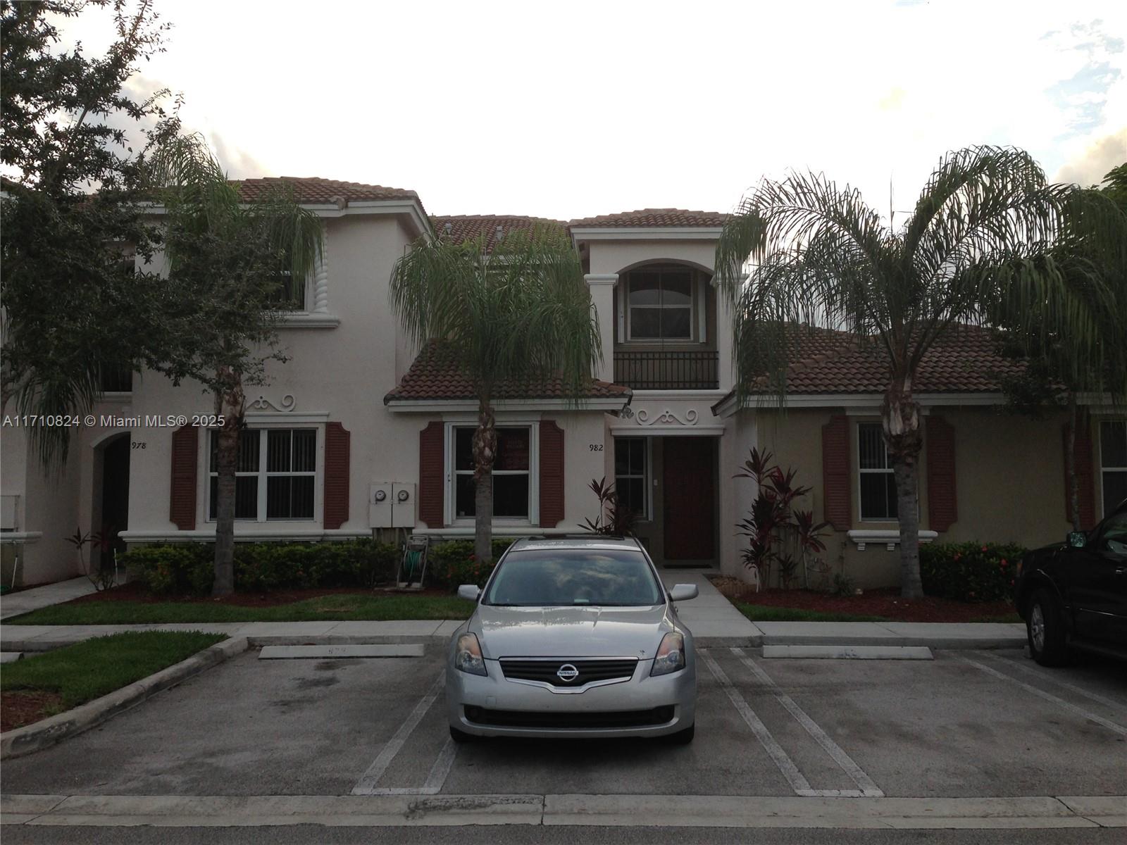 982 Ne 42nd Pl Property Photo 2