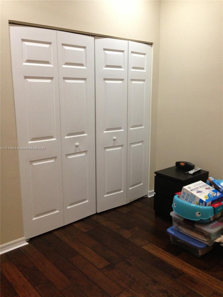 982 Ne 42nd Pl Property Photo 18