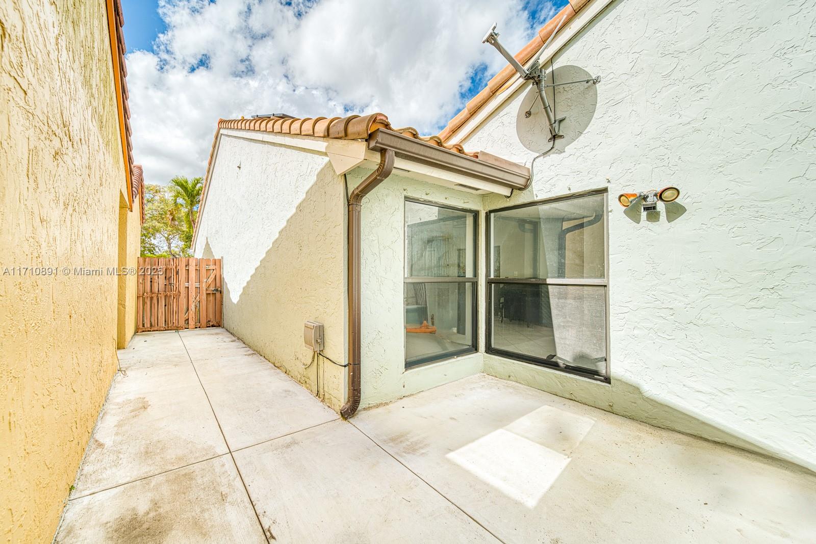 10001 Sw 147th Pl Property Photo 18