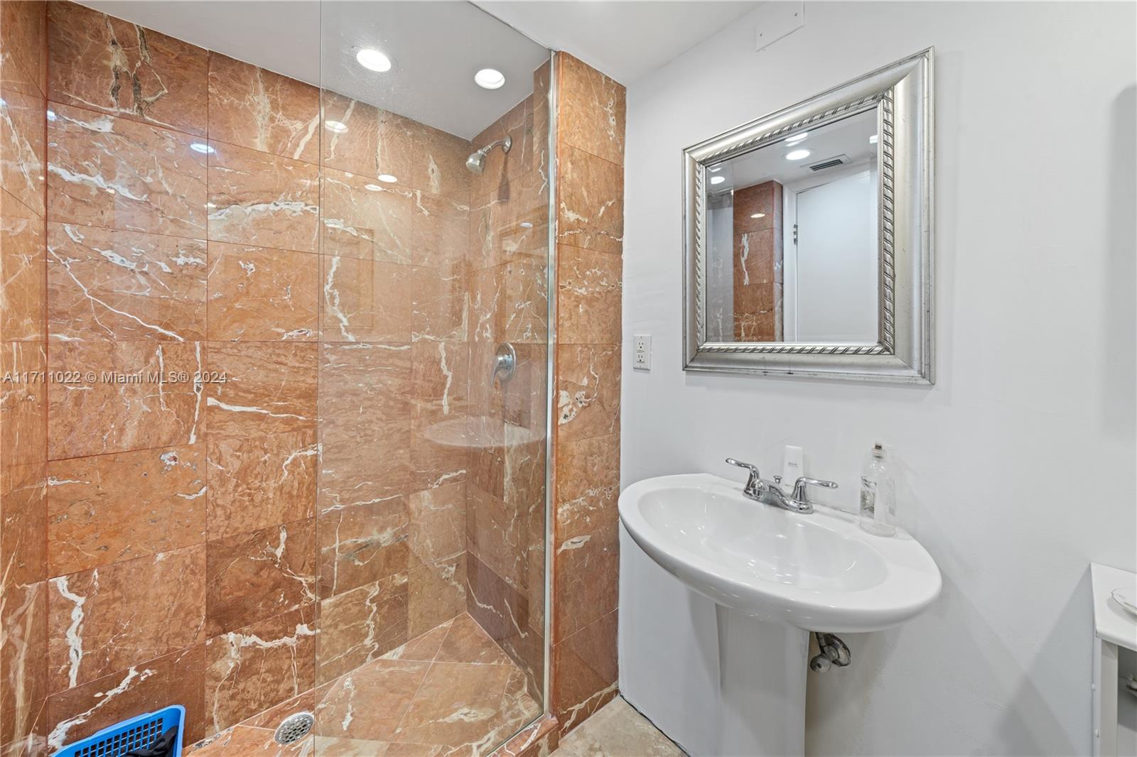 11 Island Ave 1708 Property Photo 15
