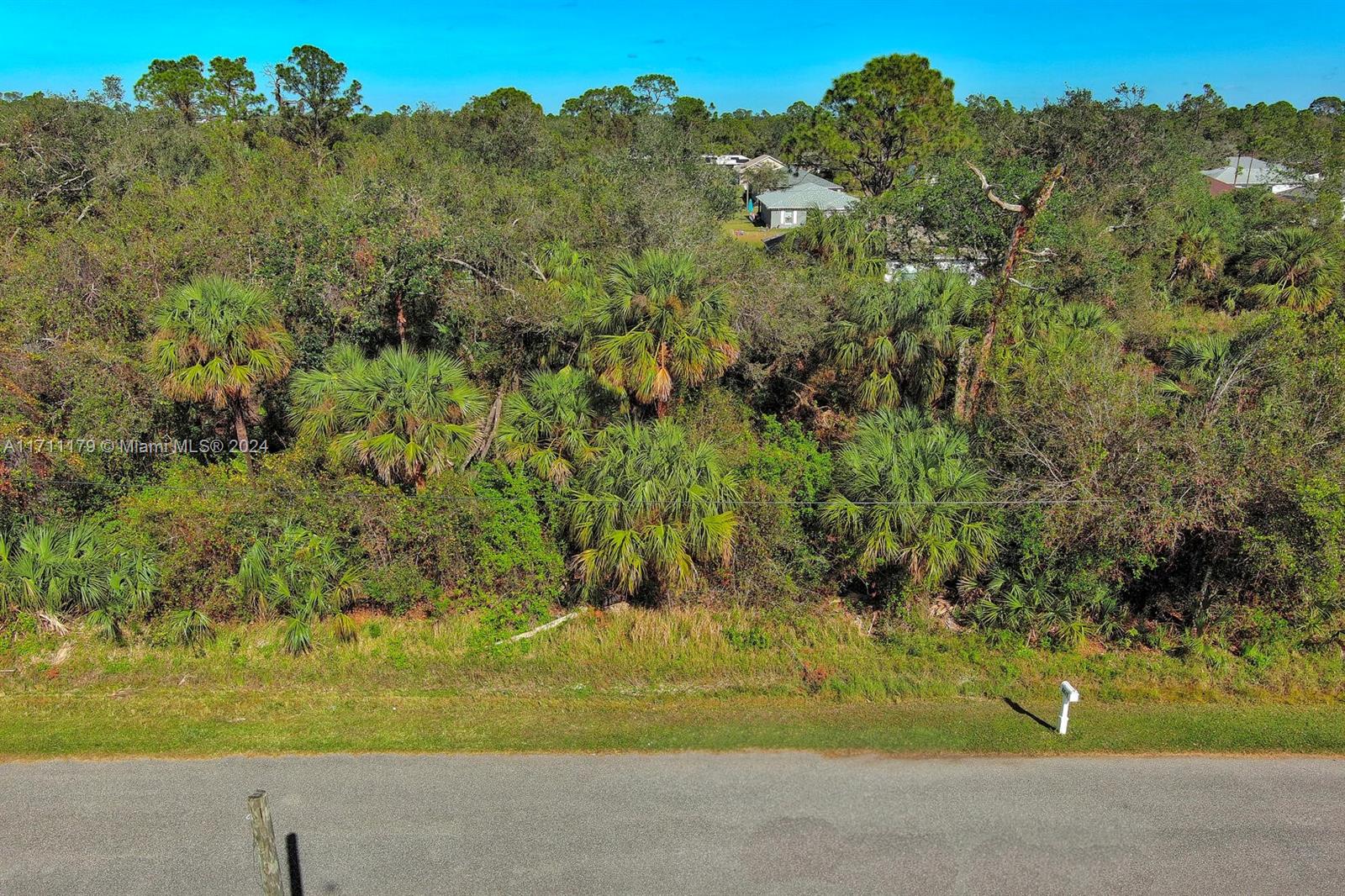 #1 Sargon Ave Property Photo 3