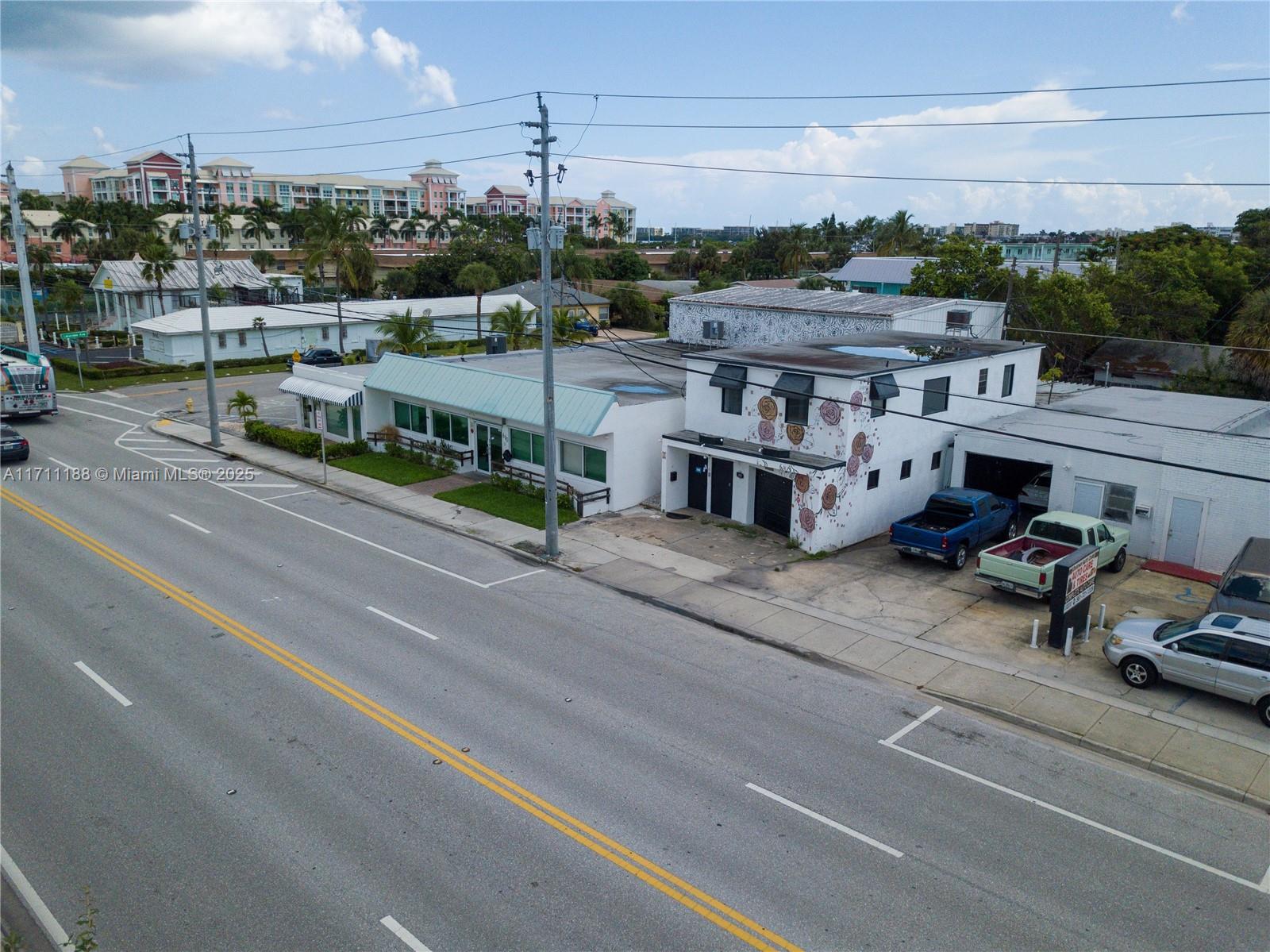 608 N Dixie Hwy Property Photo