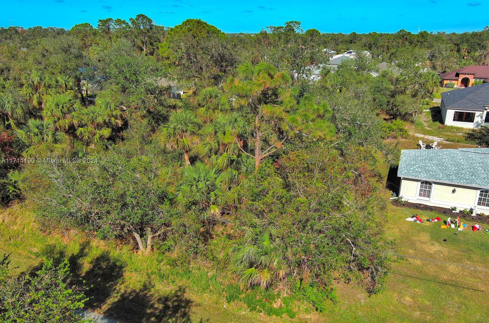 #2 Sargon Ave Property Photo 4