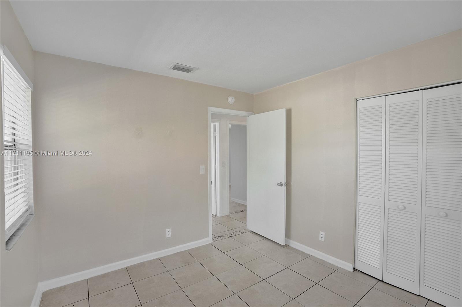 1200 W 31st St Property Photo 58