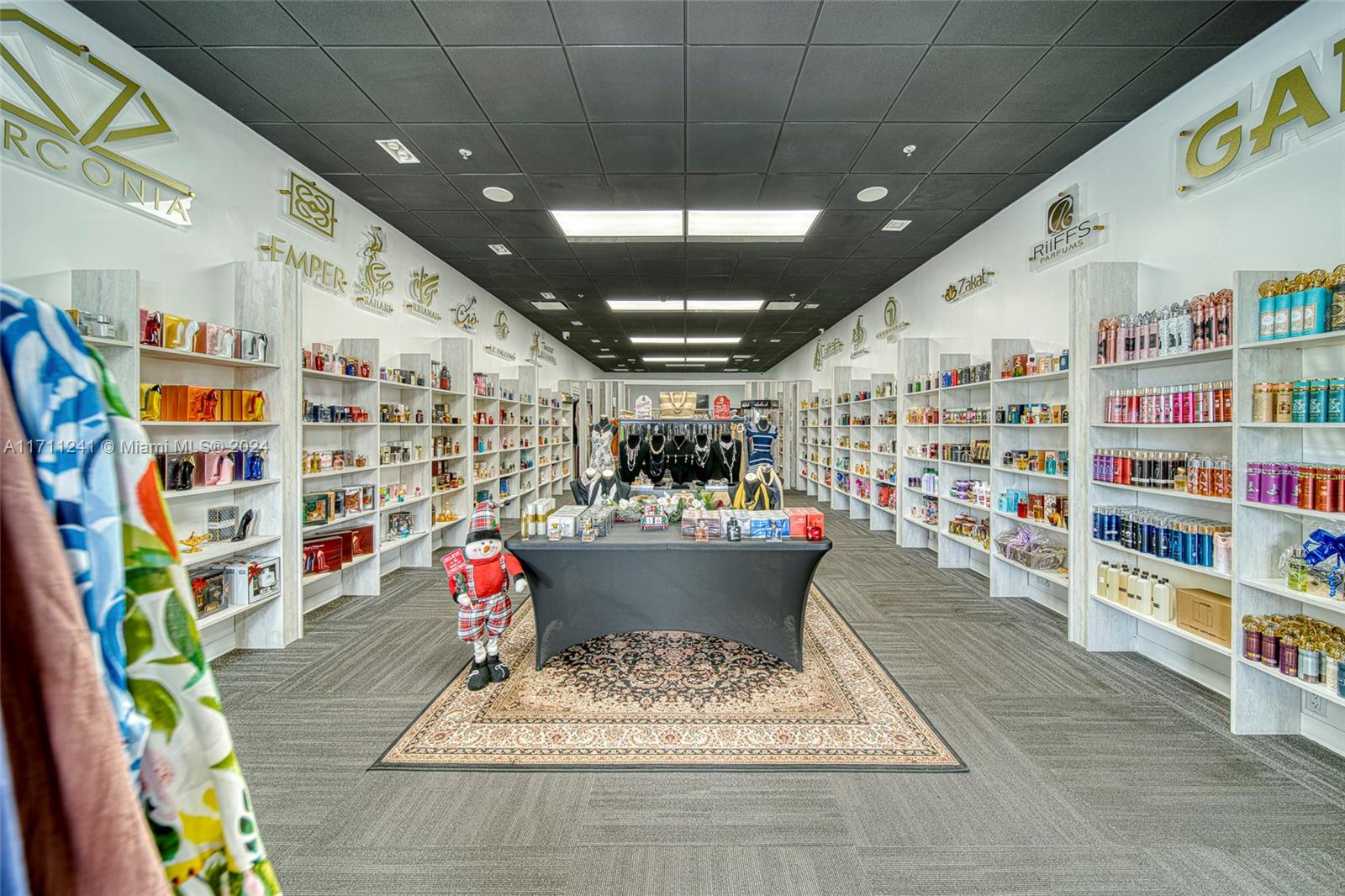 Top Of The Line Perfume Wholesale & Retailer In Hialeah Property Photo