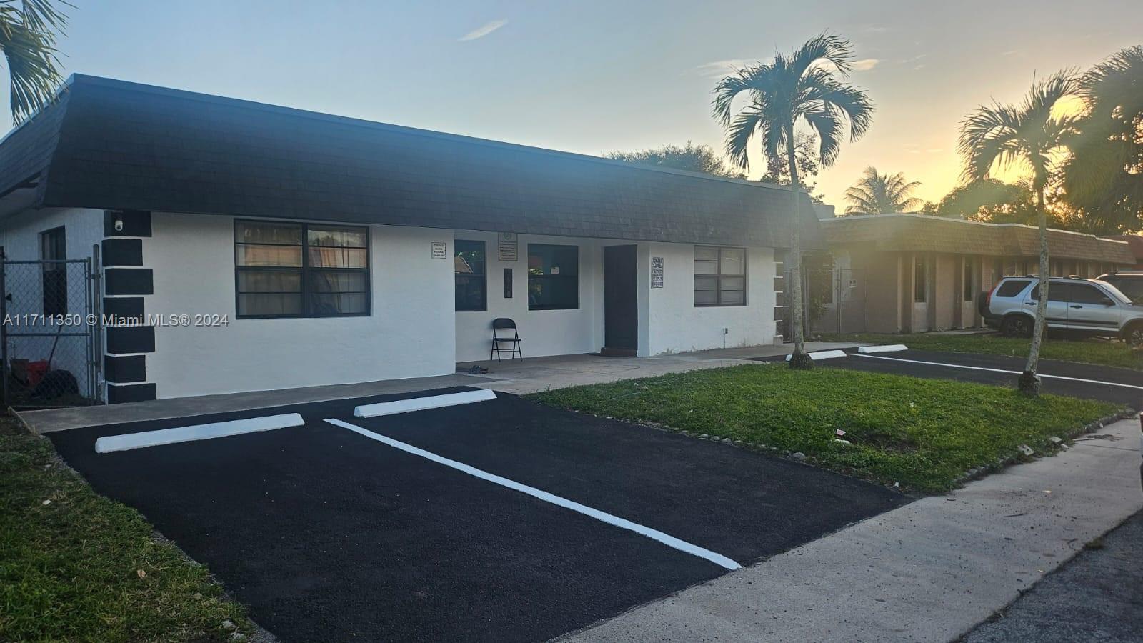 7640 Sw 10th St B Property Photo 1