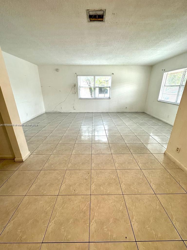 7640 Sw 10th St B Property Photo 3