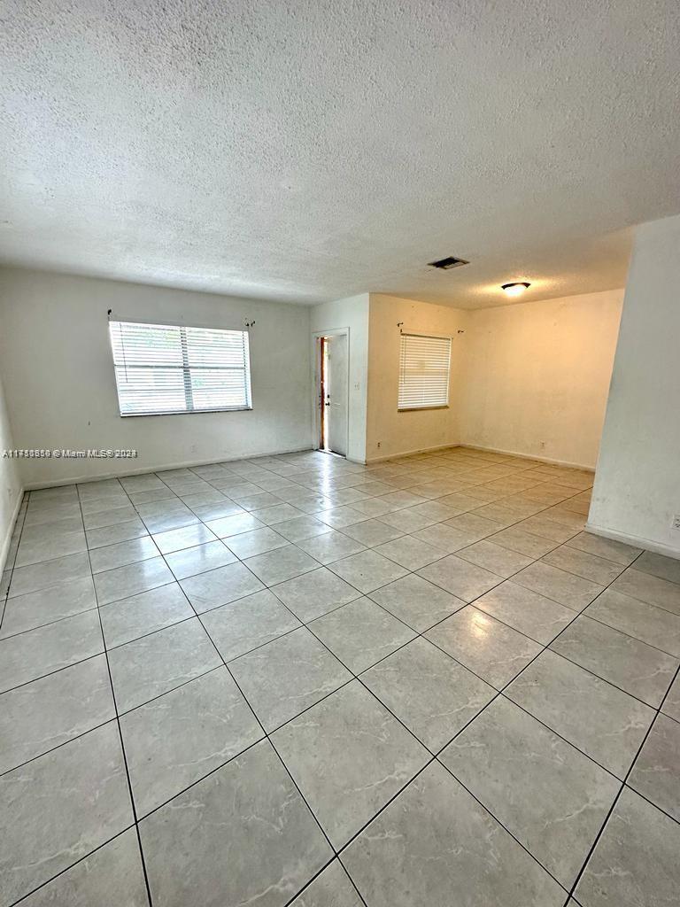 7640 Sw 10th St B Property Photo 4