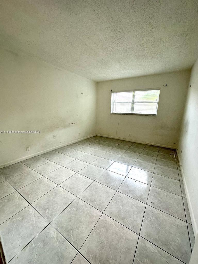 7640 Sw 10th St B Property Photo 5