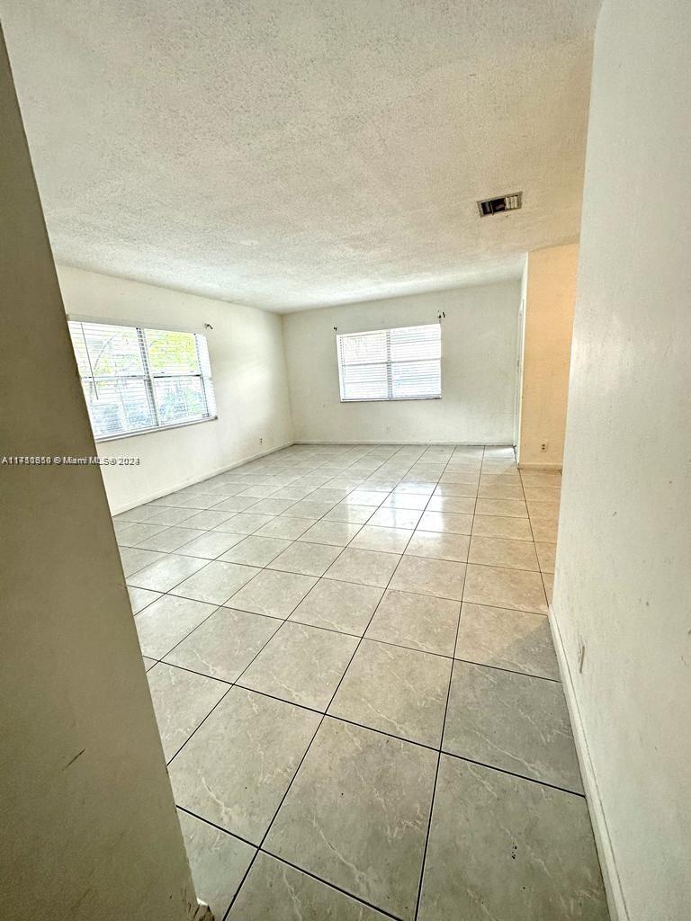 7640 Sw 10th St B Property Photo 6