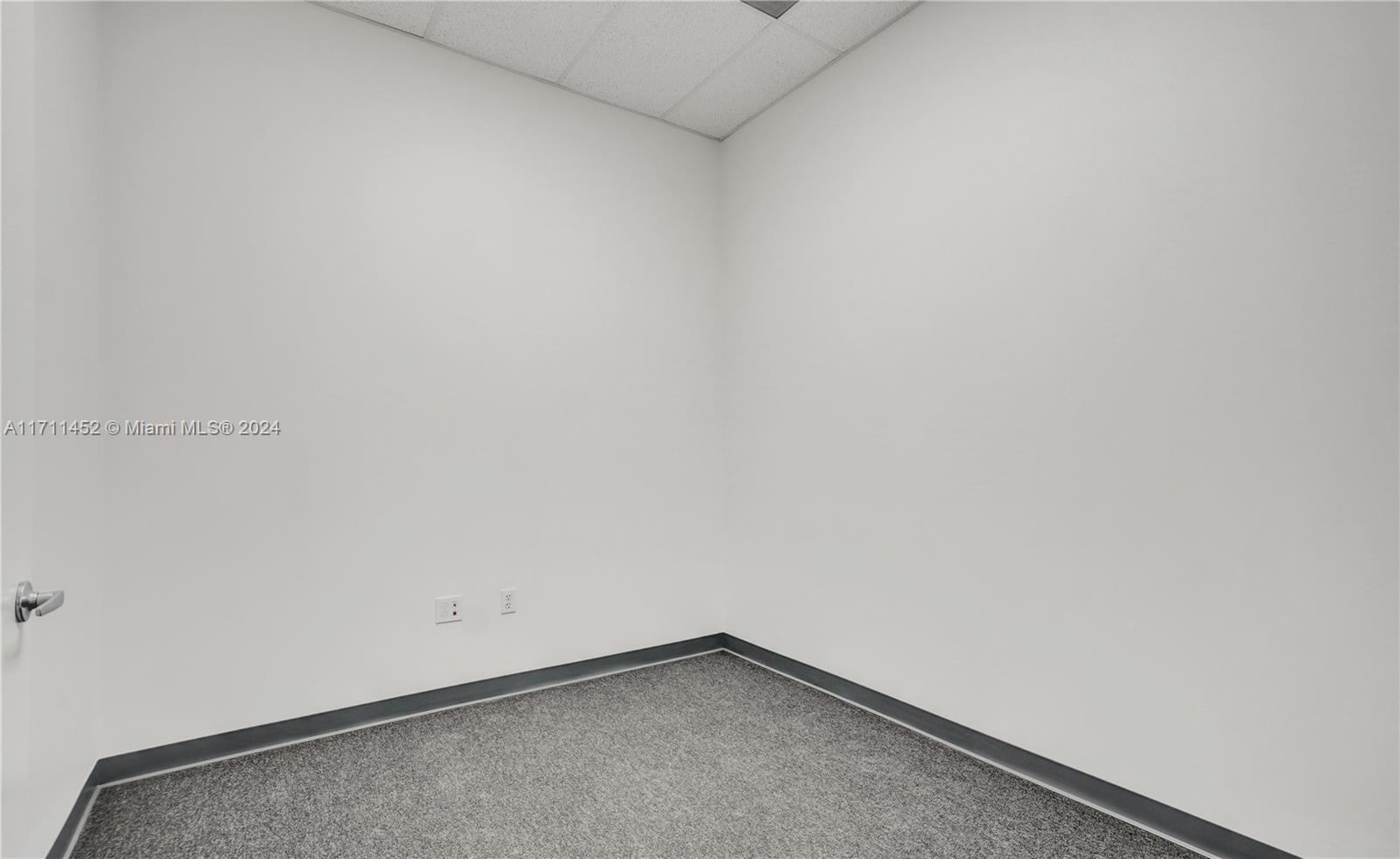 1920 N Commerce Pkwy Property Photo 5