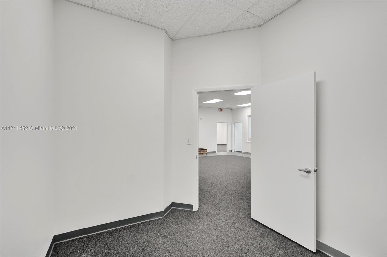 1920 N Commerce Pkwy Property Photo 6