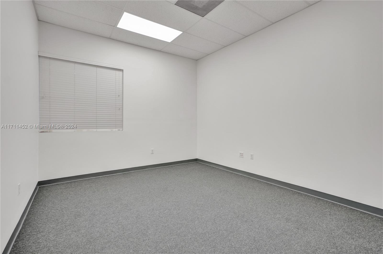 1920 N Commerce Pkwy Property Photo 19