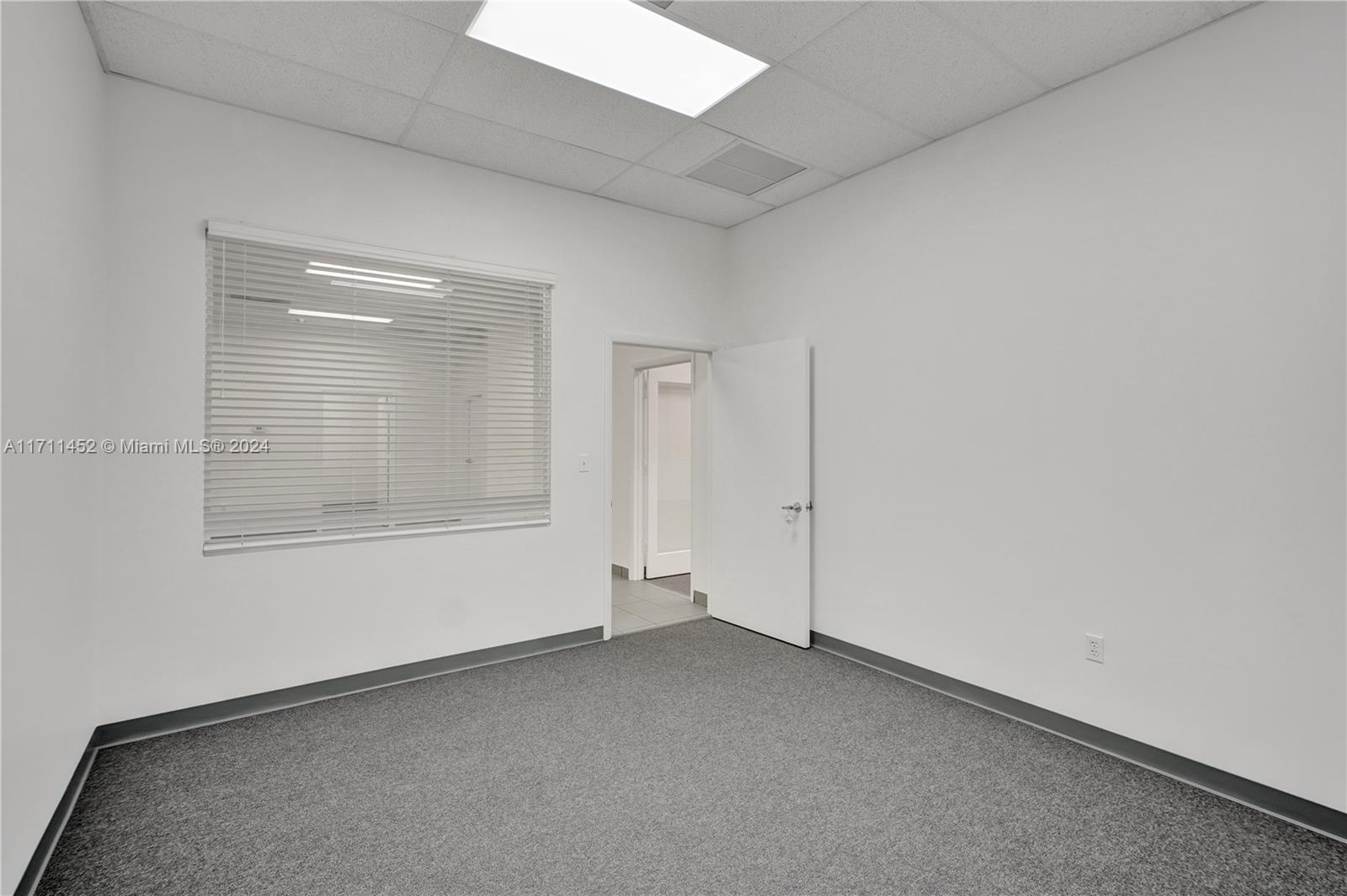 1920 N Commerce Pkwy Property Photo 21