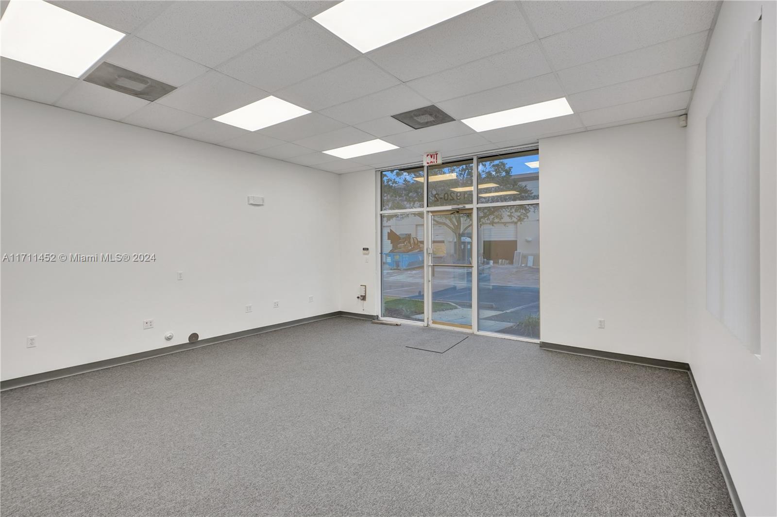 1920 N Commerce Pkwy Property Photo 22