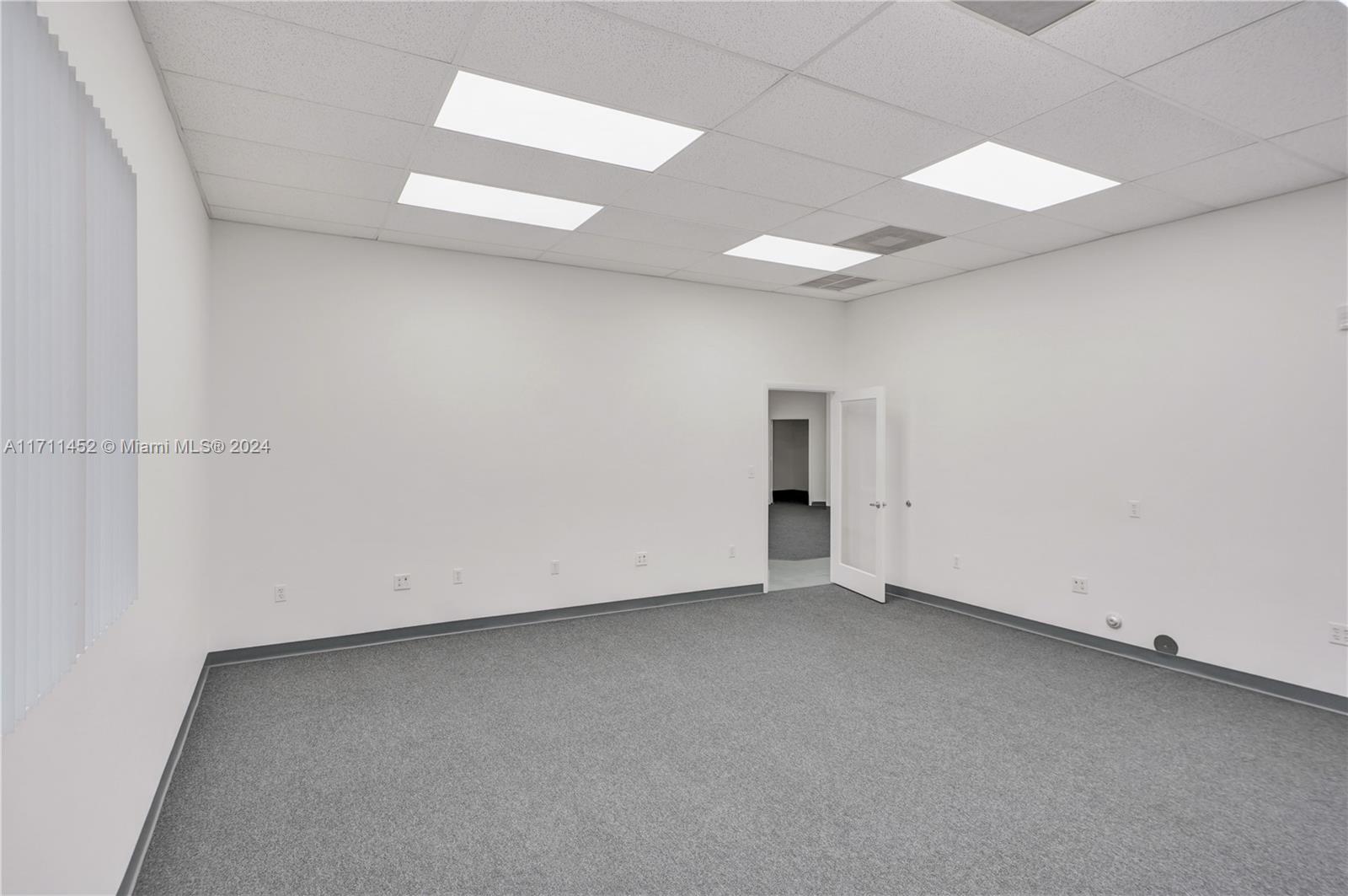 1920 N Commerce Pkwy Property Photo 27
