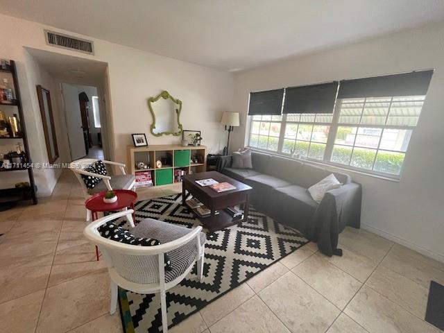 1560 Mckinley St 101w Property Photo 2