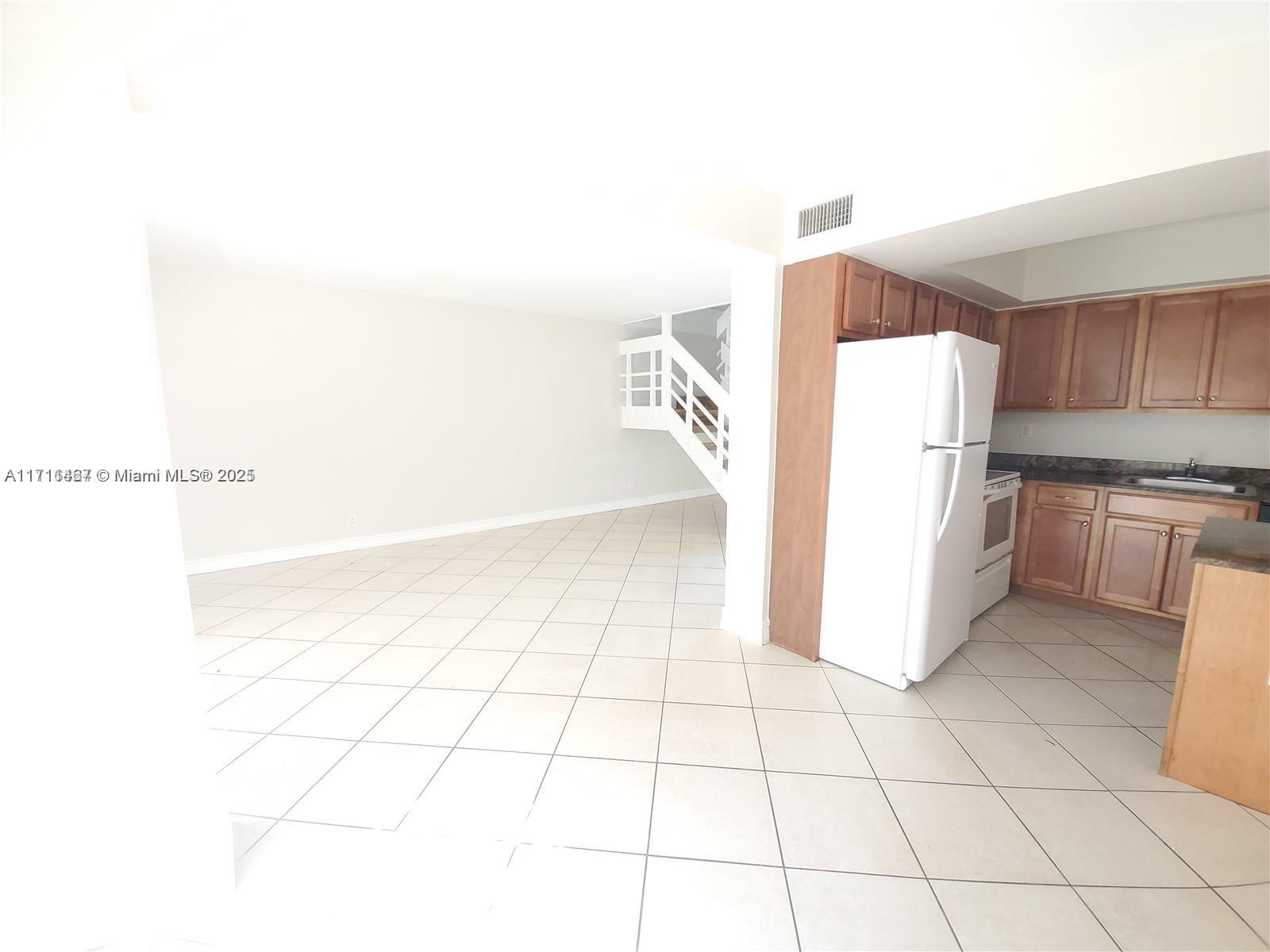 523 Sw 1st Ct Property Photo 6