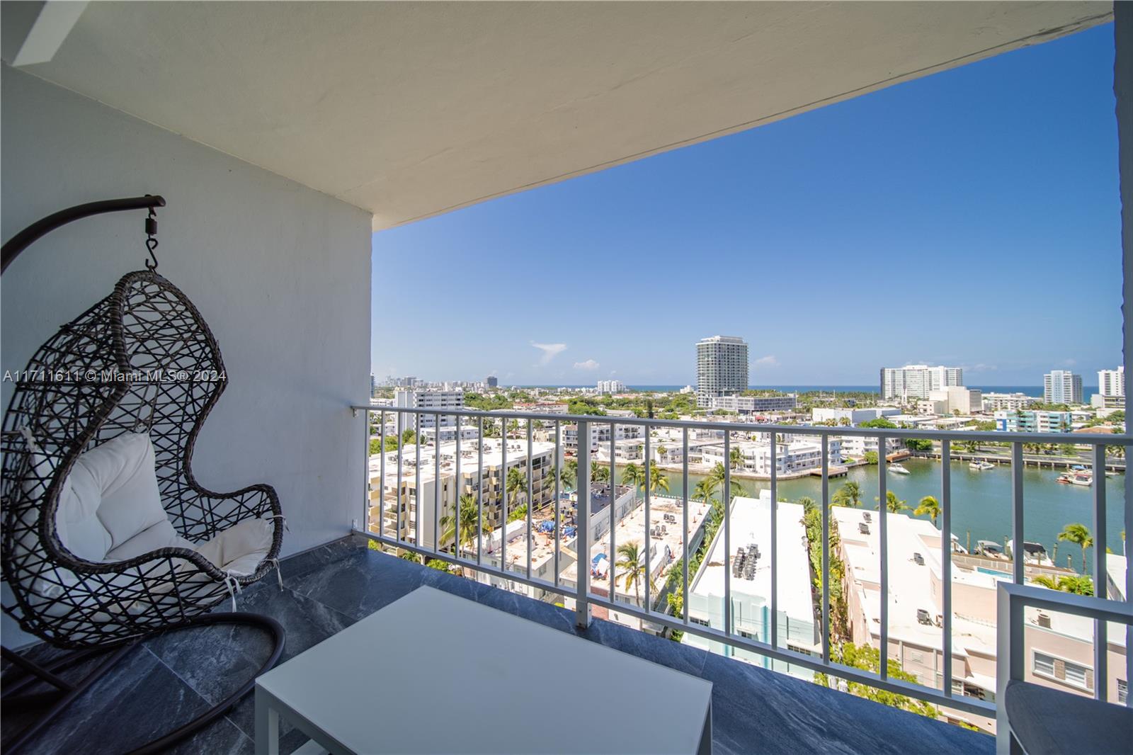 6900 Bay Dr 11i Property Photo 1